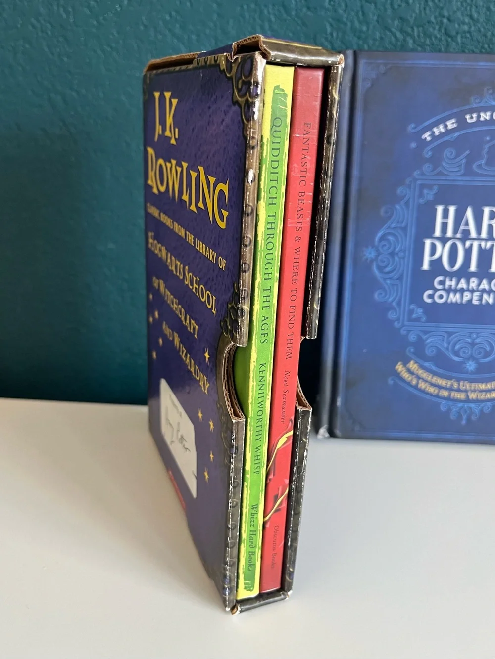 Harry Potter Library of Hogwarts Box Set & Unofficial Character Compendium Books